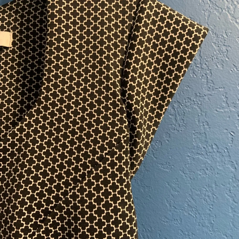 White House Black Market Quatrefoil Geo Slimming Sheath Dress Size 6 - Picture 7 of 14